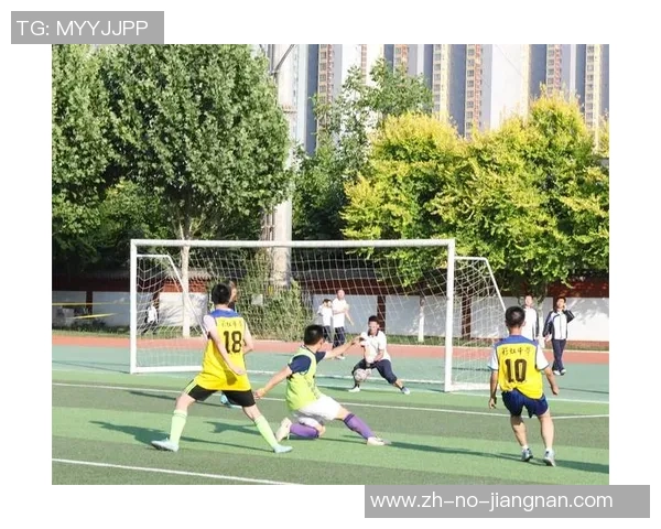 精彩瞬间足球照片图片展现绿茵场上的激情与梦想